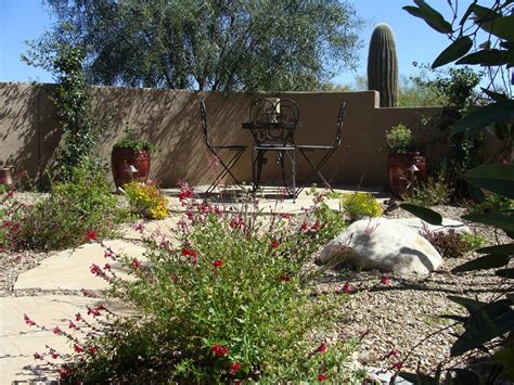 Colorful Desert Courtyard - Landscaping Network