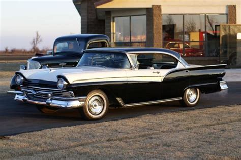 1957 Ford Fairlane - Information and photos - MOMENTcar