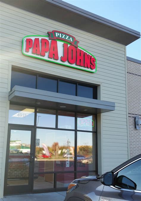 I'm in Pizza Heaven - Papa John's Pan Pizza - Outnumbered 3 to 1