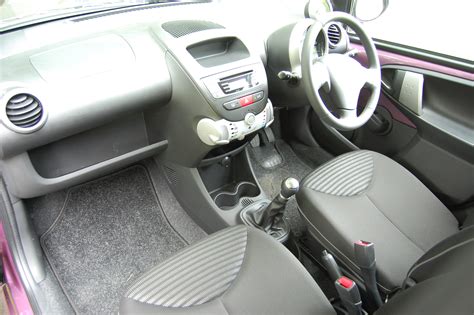 Peugeot 107 I Restyling 2009 - 2012 Hatchback 5 door :: OUTSTANDING CARS