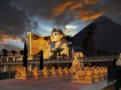 Luxor Pyramid Sphinx Hotel, Las Vegas Editorial Photo - Image of egypt ...