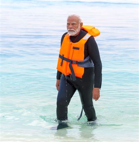 'Exhilarating experience': Modi goes snorkelling in Lakshadweep ...