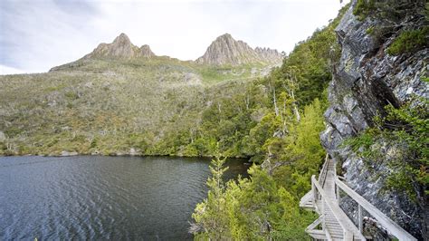 Hiking trail at Dove Lake, Cradle Mountain-Lake Saint Clair National ...