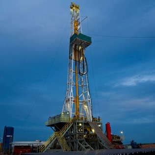 a) Onshore drilling rig located in Texas, USA and b) Offshore jack-up ...