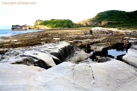 Kapurpurawan Rock Formation Ilocos Norte Philippines | Amazing Beach