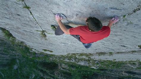 Alex Honnold perfects art of ‘free solo’ rock climbing – Channel 4 News