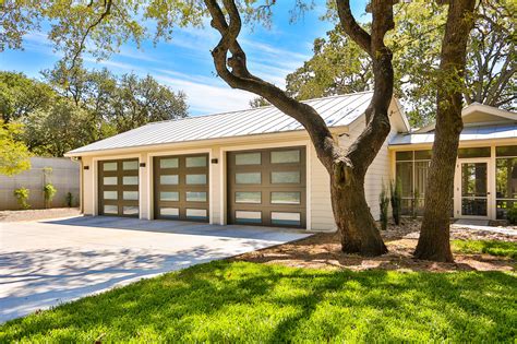 15 Impressive Mid-Century Modern Garage Designs For Your New Home