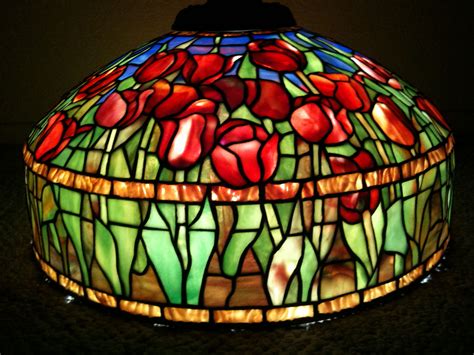 Tiffany stained glass lamps - 10 reasons to buy | Warisan Lighting