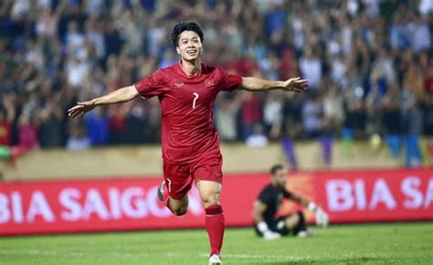 Vietnam win friendly against Palestine with second half goals | Tuoi ...