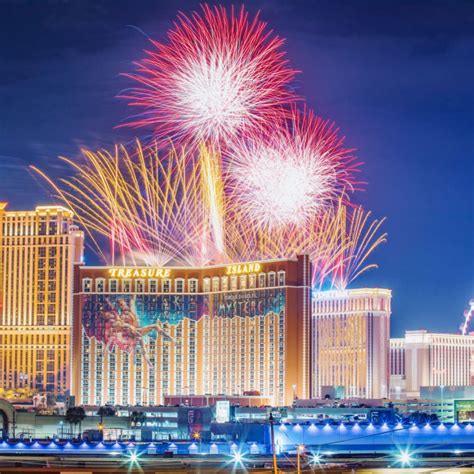 Las Vegas fireworks - Travel Off Path