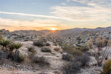 Sunset over the Mojave Desert [OC][2048 x 1365] : r/EarthPorn