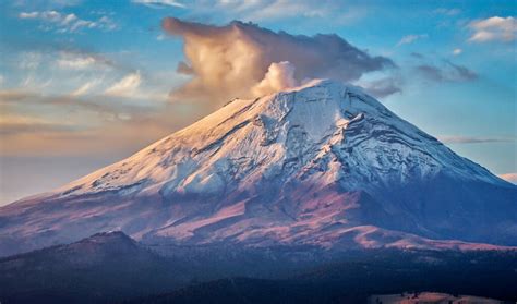 Iztaccihuatl Y Popocatepetl En Mexico