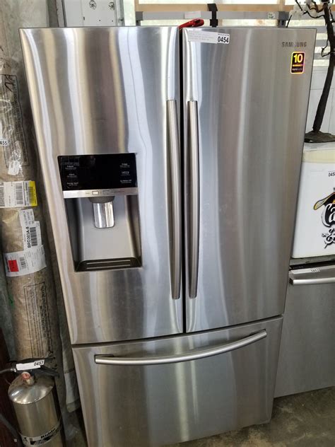 Bottom freezer refrigerator with ice and water dispenser – Ericvisser