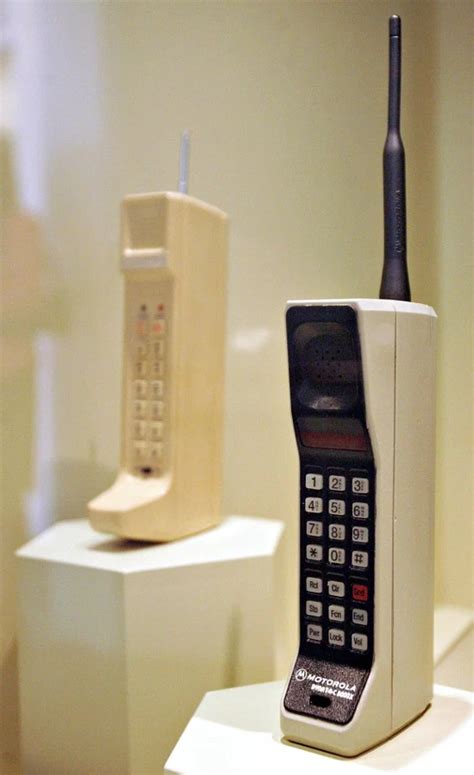 First Versions: Motorola (cellphone)