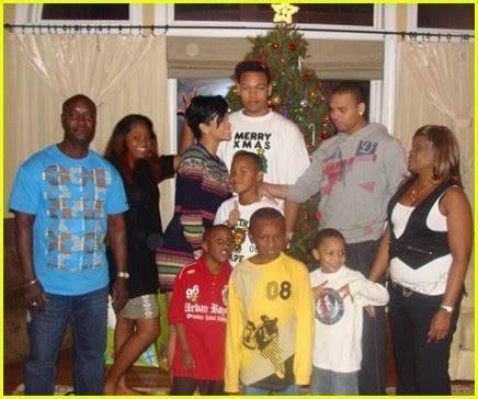 Chris Brown Family, Parents, Siblings, Wife 2023, Ethnicity, Age ...