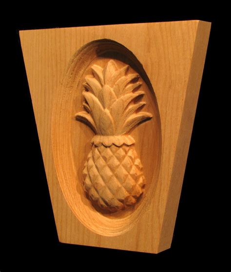 Keystone - Classic Pineapple Carving