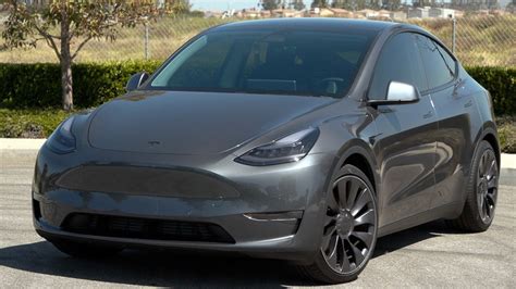 2021 Tesla Model Y Review: Tesla's Tech Shot at a Small SUV | Kelley ...