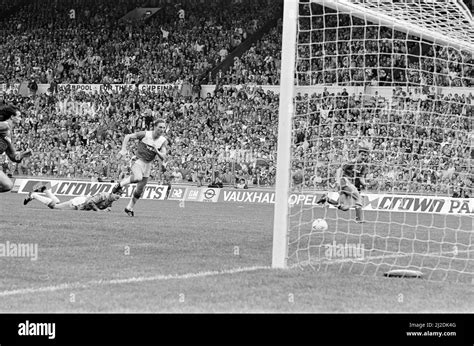 FA Cup Final at Wembley Stadium, Saturday 10th May 1986. Liverpool 3 v ...