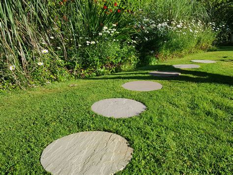 Top 5 Garden Stepping Stones | Gardenstone