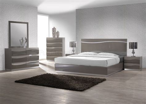 Delhi 5Pc Bedroom Set in Gloss Grey by Chintaly w/Options