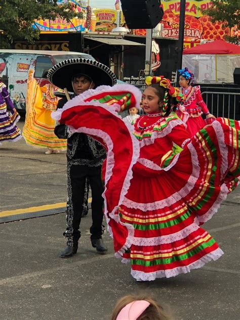 Folklorico Dresses, Ballet Folklorico, Traditional Clothes, Latin ...