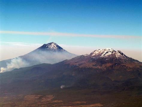 Popocatepetl and Iztaccihuatl: A Tragic Romance of Aztec Legend ...