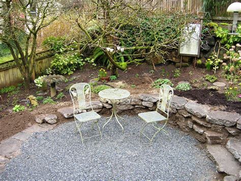 Arranging Patio Furniture on Pea Gravel - Live in Your Backyard