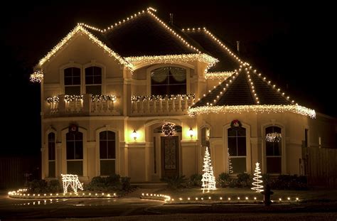 20+ Christmas Light Roof Ideas – HomeDecorish