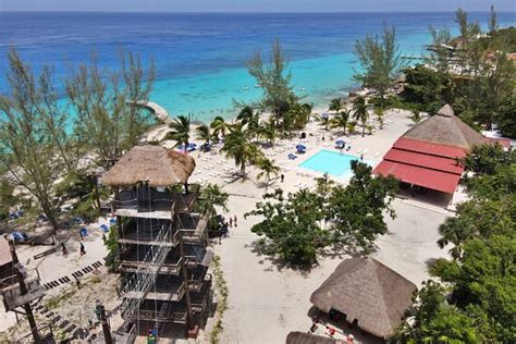 Islands beach club fun. - Islands Beach Club, Cozumel Traveller Reviews ...