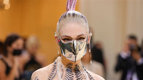 Elon Musk's ex-girlfriend Grimes debuts face tattoo to shocked fans ...