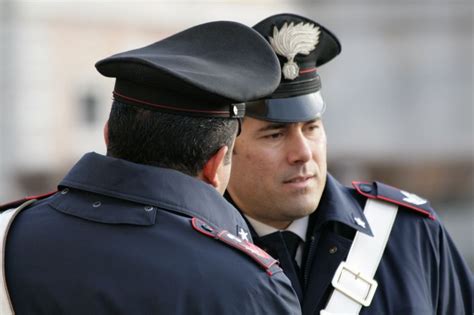 Che differenza c'è tra i carabinieri e la polizia | superEva