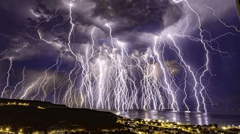 Incredible Time-Lapse Lightning Photography Lights Up Turkish Sky ...