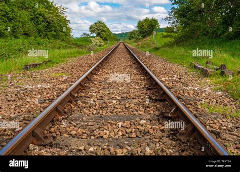 Railway tracks parallel hi-res stock photography and images - Alamy