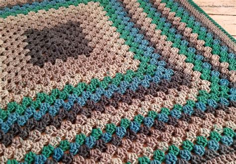 Granny Square Baby Blanket Crochet Pattern - Hooked on Homemade Happiness