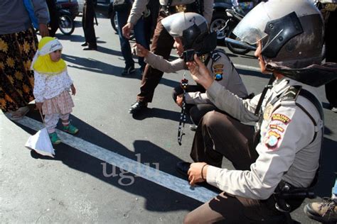 Gambar Polisi Lucu | Kata Kata Gokil Raja Gombal