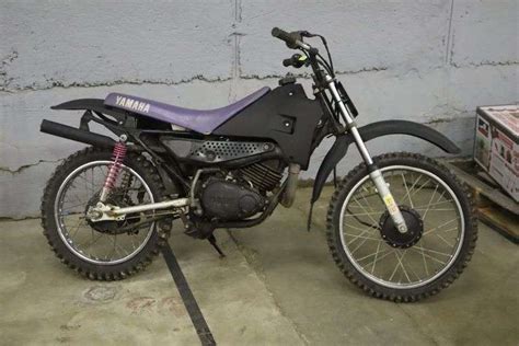 Yamaha 100cc 2 stroke dirt bike (Has a small gas leak)- Read ...