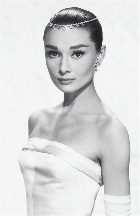 4 foolproof steps to create audrey hepburn’s classic cat eye flick ...