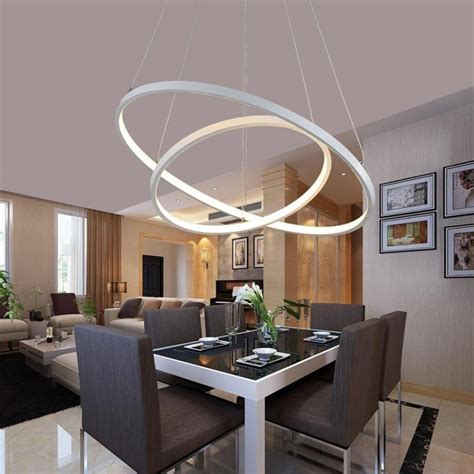 10 Beautiful Dining Rooms with Hanging Lights