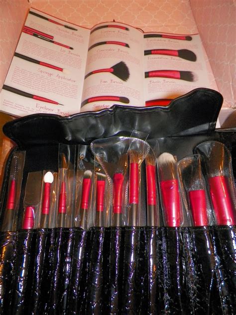 mygreatfinds: Professional 12 Set Makeup Brush Kit From Petunia ...