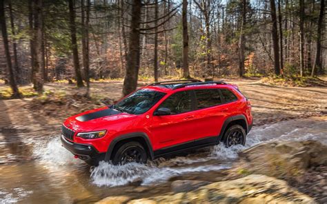 The 2019 Jeep Cherokee Trailhawk in Pictures - 7/50