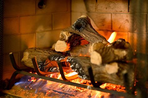 How To Arrange Gas Fireplace Logs | Storables