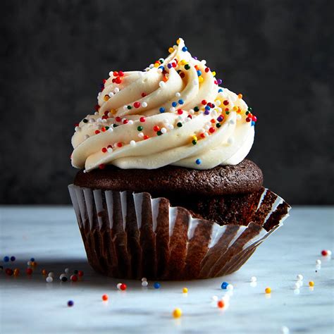 Chocolate cupcakes recipe with vanilla buttercream icing - Chatelaine