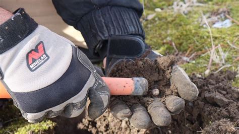 Archeologists unearth musket balls from first battles of Revolutionary ...