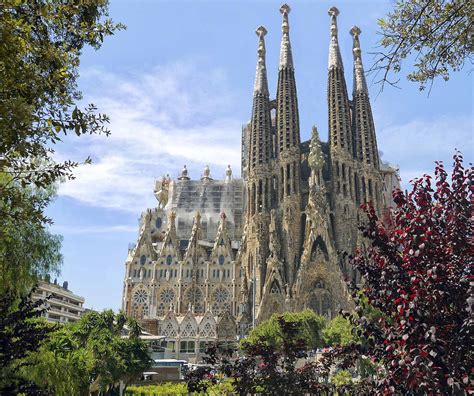 Sagrada Familia w Barcelonie - Ciekawostki - Fajne Podróże