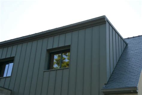 The Pros and Cons of Metal Siding for Your Ashwaubenon Home🏠