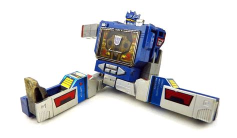 FIGURE FLASHBACK: Hasbro Transformers G1 Soundwave (1984)