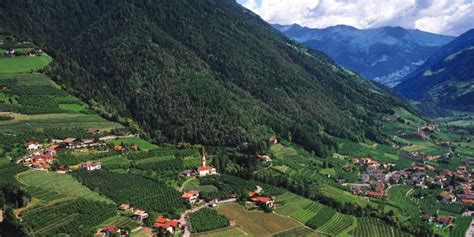 Kuens at the foot of the Hahnenkamm • Hiking trail » Sentres