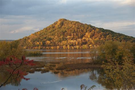 Picture of the Day: Trempealeau Mountain in Fall - Mississippi Valley ...