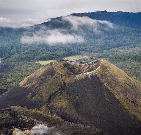 HOW A VOLCANO IS CREATED? THE HISTORY OF PARICUTÍN