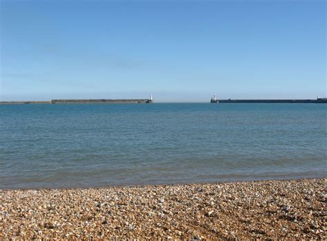 Dover Harbour Beach - Photo "Dover harbour beach" :: British Beaches